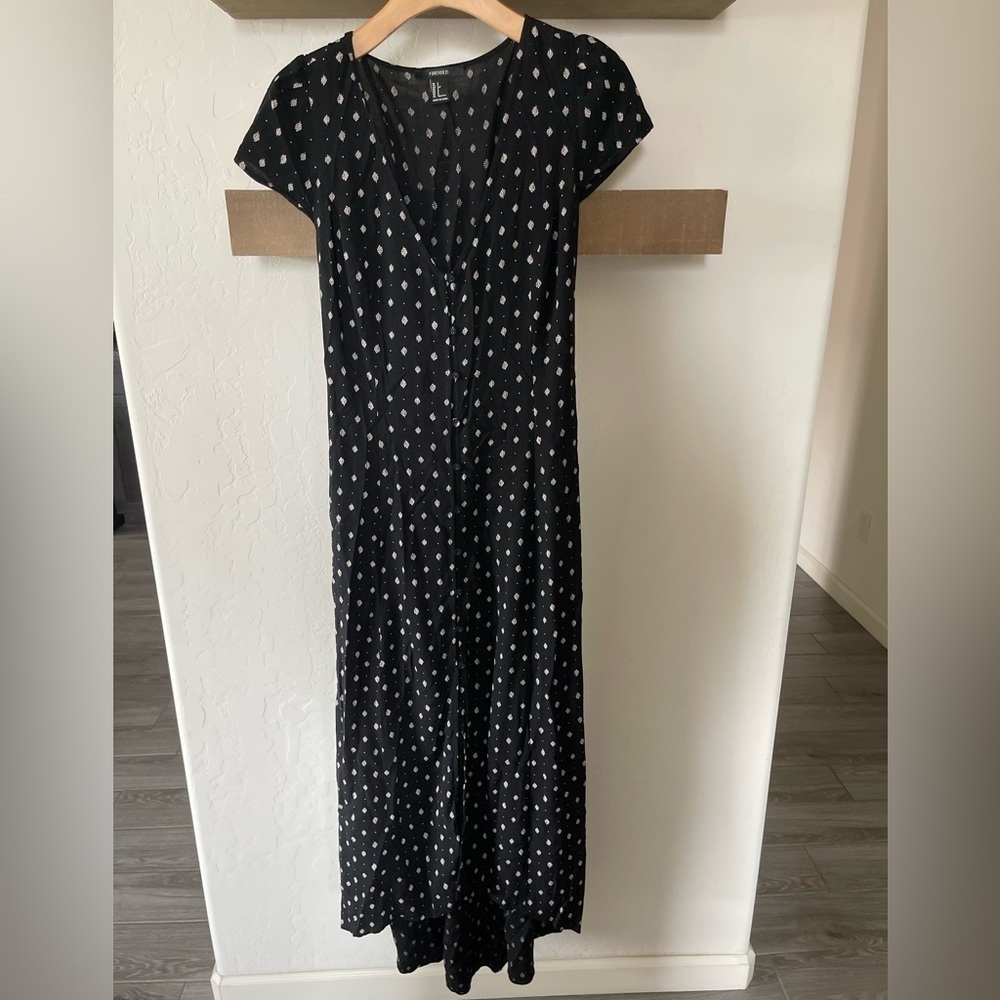Forever 21| Black Leaf/Floral Maxi Dress with Buttons on Front & Lace Back••90’s